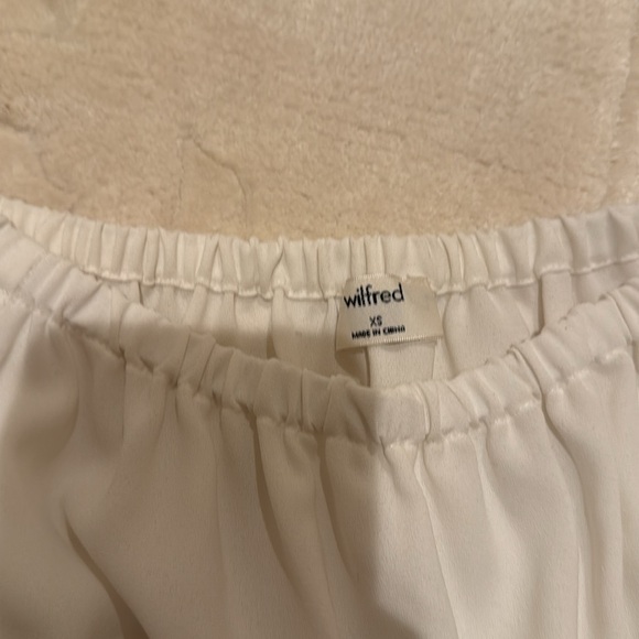 Wilfred off the shoulder - Picture 2 of 3